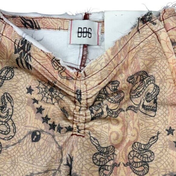 UO BDG Printed Ruched V-Front Flare Jean Size 25 - Picture 6 of 9